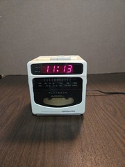 Soundesign AM/FM CUBE Alarm Clock Radio Cassette Player # 3833 WHT