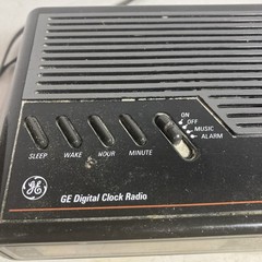 VINTAGE 1980s GE ALARM CLOCK RADIO Black MODEL 7-4612BKB – Everything Works