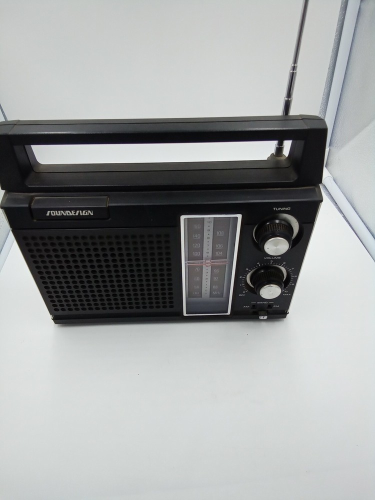 VTG SOUNDESIGN AM/FM PORTABLE RADIO, MOD # 2260-(A) Battery Or Electric. Tested