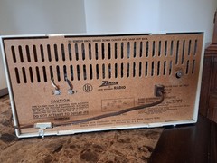 Vintage Zenith AM/FM clock radio, model Z374 from around 1969