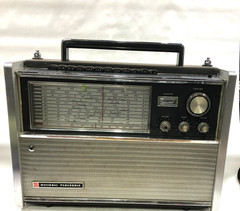 Vintage National Panasonic RF-5000? Multi-Band Radio for Parts / Restoration