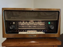 Grundig Model MAJESTIC 4090 HiFi Tube Radio – USA Version