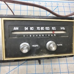 Vintage Lloyds Clock Radio J702G-108A (B)