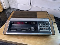 General Electric Programmable AM/FM Clock Radio 7-4870A Tested Works