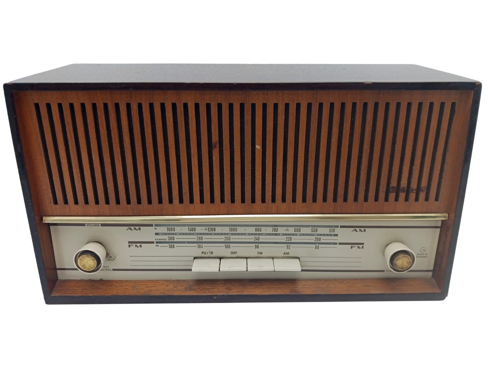Vintage Grundig 102-4 AM/FM Tabletop Radio – TESTED & WORKS