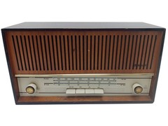 Vintage Grundig 102-4 AM/FM Tabletop Radio – TESTED & WORKS