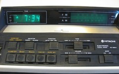 Vintage 1970s HITACHI KC-680H Clock Radio Digital Green
