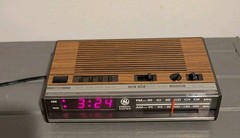Vtg General Electric GE AM/FM Alarm Clock Radio Model 7-4624B Wood Grain WORKS