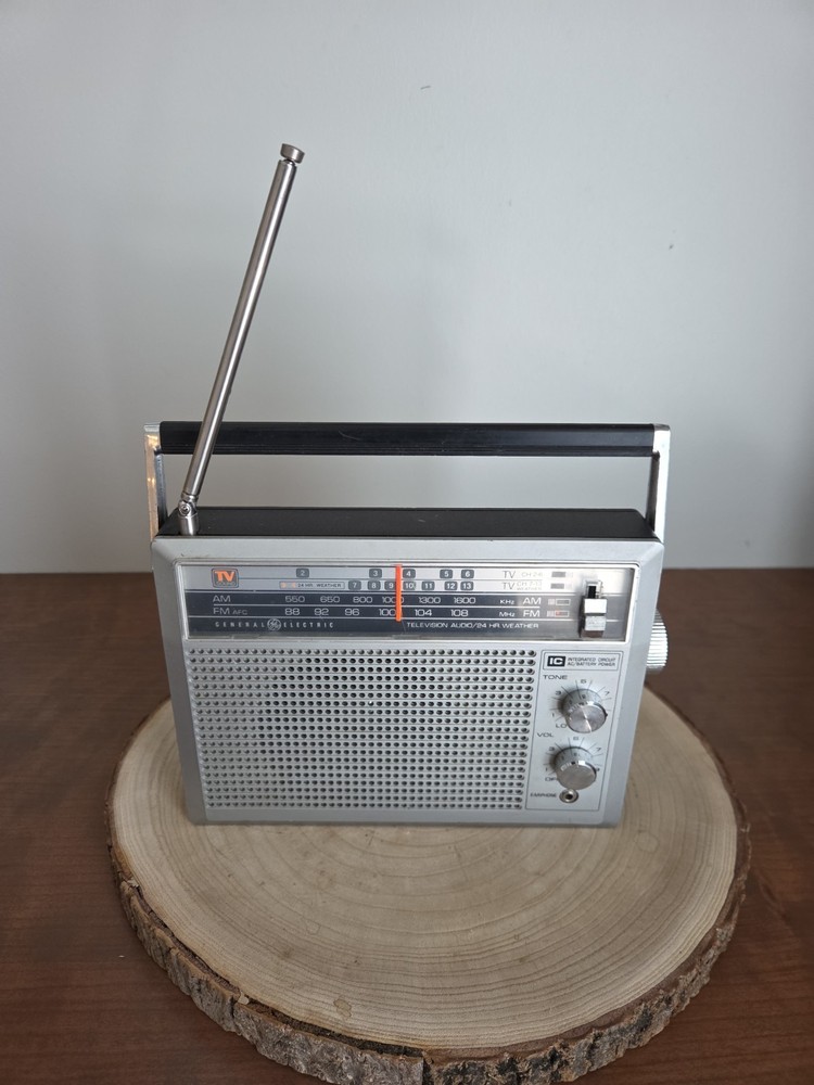 GE Model 7-2940A Multiple Band Portable Radio AM/FM w/TV Audio-Works Great!