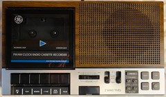 Vintage General Electric AM FM Clock Radio Cassette Player GE 7-4956B WORKS