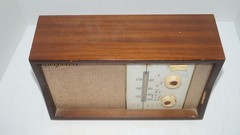 VINTAGE MAGNAVOX USA MODEL 300TR WOOD TABLE/DESKTOP TRANSISTOR RADIO – WORKS