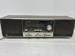 Vintage Lloyds AM/FM Table Top Radio J926 Works See Description