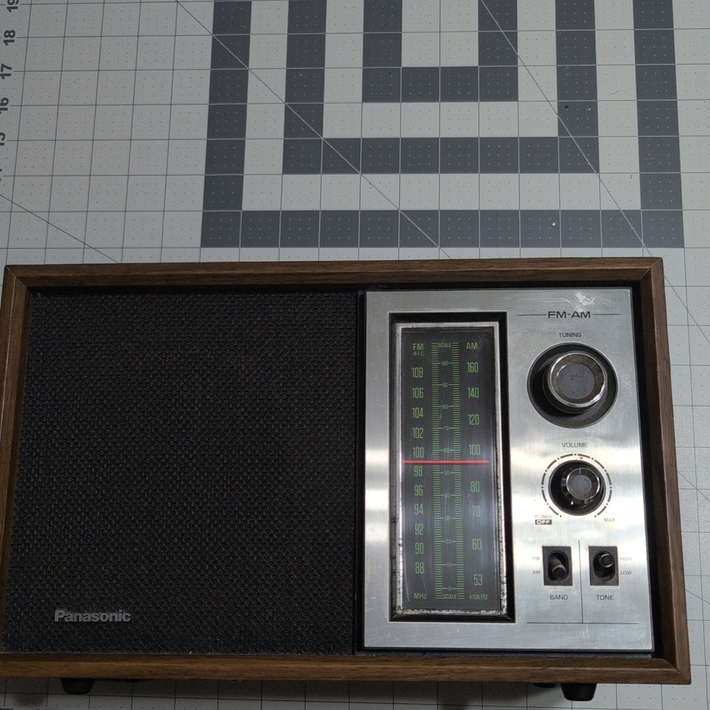 AM/FM RADIO Vintage Panasonic AM/FM Radio Model RE-6286 Works !