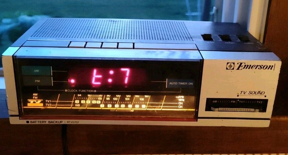 Vintage Emerson Clock Radio Model RTV5707