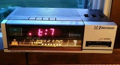 Vintage Emerson Clock Radio Model RTV5707