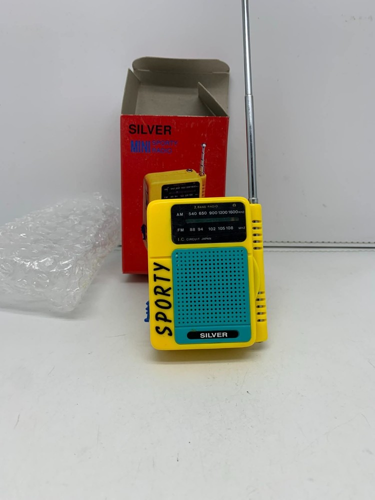 Vintage Silver Brand MINI Sporty 2 Band Radio AM/FM Yellow &rsquo;80s RARE UNUSED