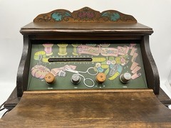 Guild Vintage 1965 « Button & Bows  » Vacuum Tube AM/FM Radio Sewing Cabinet