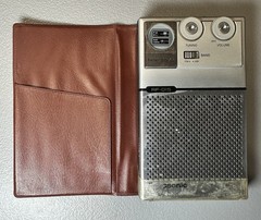 Vintage Panasonic RF-015 FM/AM Pocket Radio WORKS Mr Thin 1/2&Prime; x 3&Prime; x 5&Prime;