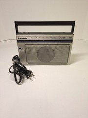 Vintage Panasonic FM/AM 2-Band Portable Radio AC/Battery Tested Works