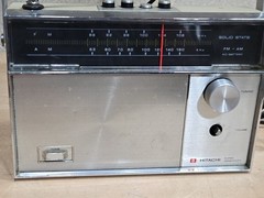 VINTAGE 70&rsquo;s Hitachi Model KH-1016H AM/FM Portable Transistor Radio AS-IS REPAIR