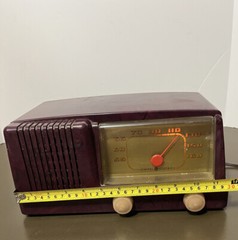 Vintage 1950s GE General Electric Model 400 Purple Bakelite Tube Radio MCM READ