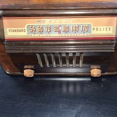 Vintage Bendix Standard Police Model 0526 Wood Shell Radio. Works.