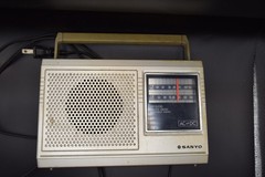 VINTAGE SANYO RP 5230 PORTABLE AM/FM RADIO 2 BAND