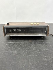 Vtg Lloyd&rsquo;s Solid State AM-FM Radio Alarm Clock Model IJ6IG-O7A Flip Dial Roll
