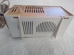 Vintage Mid Century General Electric GE AM Radio T-1110A Beige