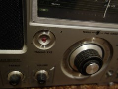 **VINTAGE** HOLIDAY RADIO, Model 2318, SW1, SW2, MB, AM, FM, AIR, Police PBH, WB