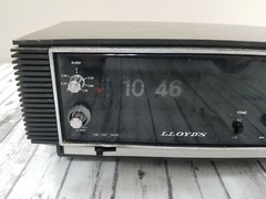 Vintage LLOYD&rsquo;S Flip Clock Alarm AM/FM Radio Wood Grain J636G-37A