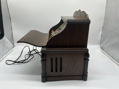Guild Vintage 1965 « Button & Bows  » Vacuum Tube AM/FM Radio Sewing Cabinet