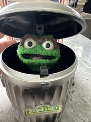 Vtg 1976 Sesame Street Oscar The Grouch Am Portable Radio with Box WORKS!