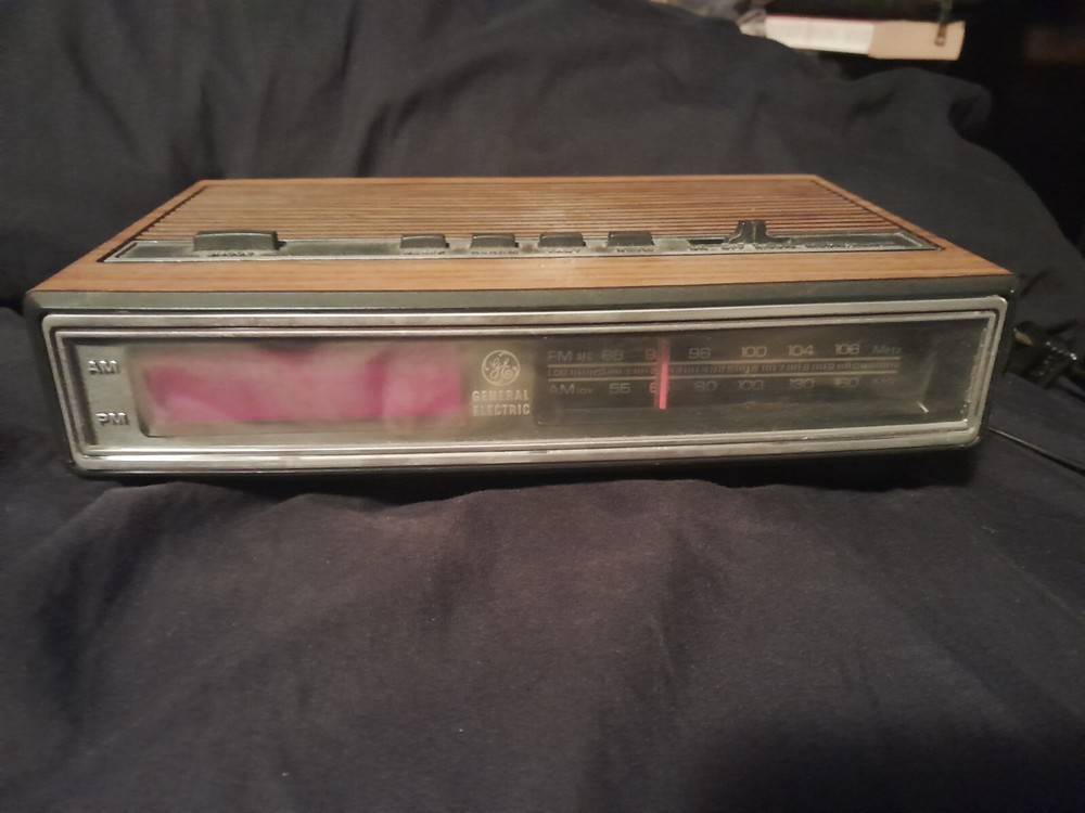 Vintage GE General Electric Electronic Digital Alarm Clock Radio 7-4625C (Works)