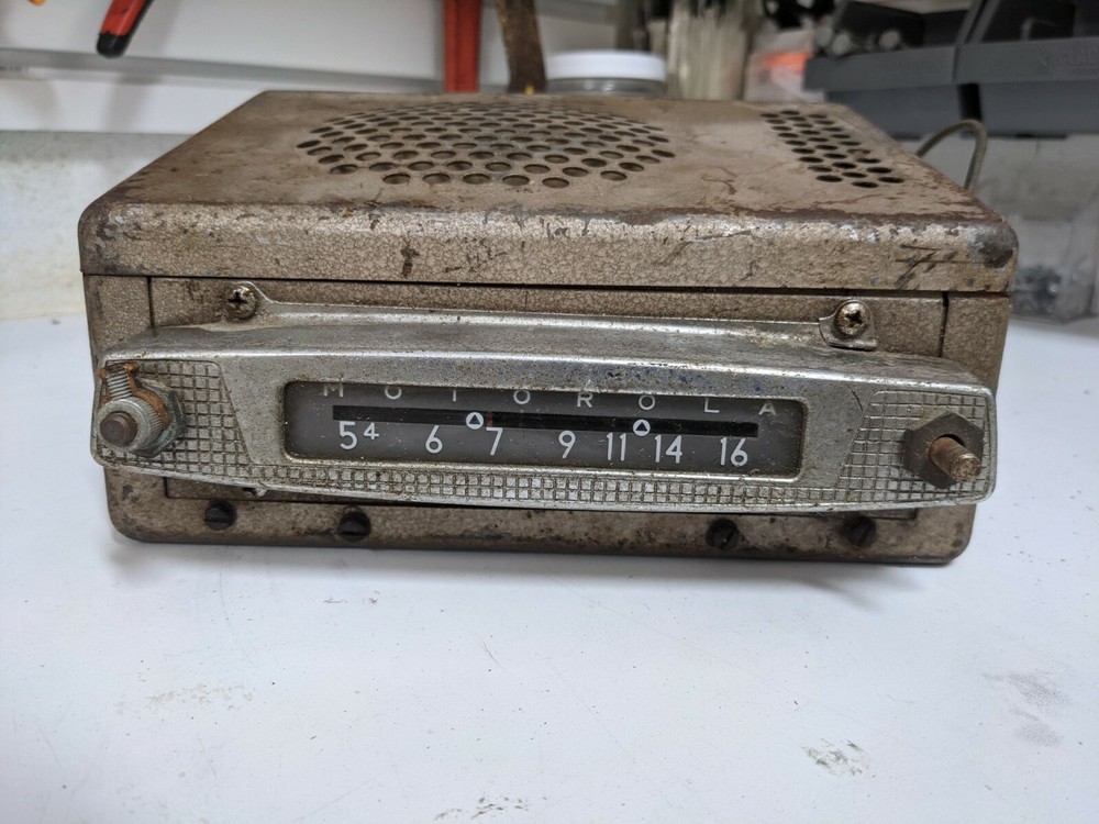 Vintage 6 V Motorola Car Radio Model 404 1954-1955