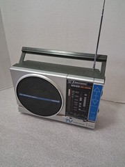 Emerson Portable AM/FM TV Weatherband Radio AC/DC PM3909A Battery Cover Broken