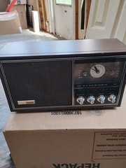 Lloyd&rsquo;s AM/FM Clock Radio Dated Between 60s and 70s Model 9J41-100A Vintage