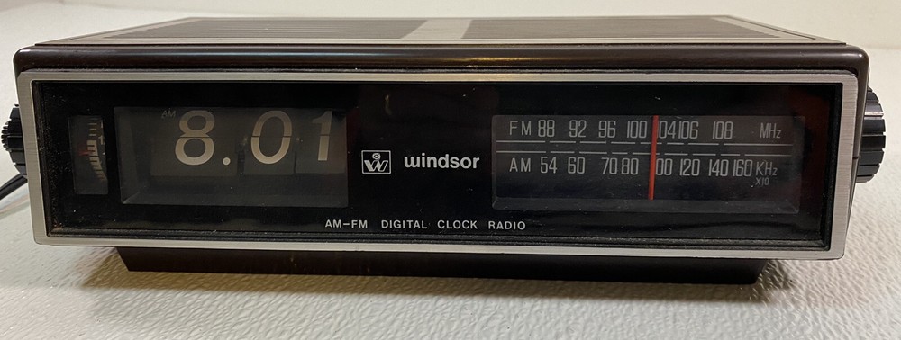 Vintage Windsor AM/FM Flip # Digital Alarm Clock Model 2069 H Tested – See Desc