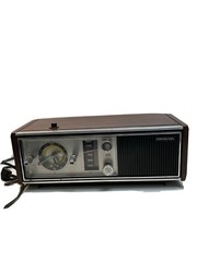 Sound Design Model #3220- Clock Radio AM/FM Wood grain Alarm Vintage Retro