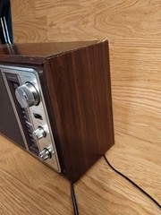 Vintage Realistic MTA-12 693 Tabletop AM/FM Radio Wood Veneer