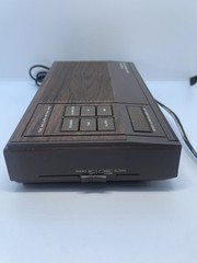 Magnavox D-3150 Vintage 2-Band Faux Woodgrain Clock Radio