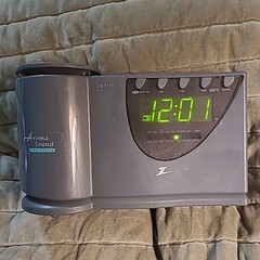 Vintage Zenith Aroma Sound Therapy Machine Alarm Clock Radio AM/FM Scented Z358G