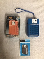 Vintage Kmart 6-31-09 Solid State Portable Pocket AM Radio Blue READ