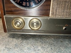 ZENITH AM/FM Broadcast Receiver Model: MJ1035. Sounds nice.