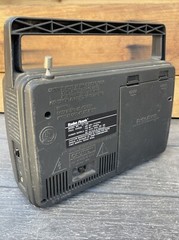 Vintage Radio Shack Portable AM/FM Radio AC/DC Model 12-726 Optimus / Realistic