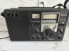 Panasonic 8BAND FM/AM SW1-6 Receiver, Model No RF-2200 , Tested/works.