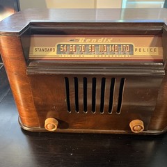 Vintage Bendix Standard Police Model 0526 Wood Shell Radio. Works.