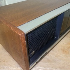 Vintage 1970&rsquo;s Panasonic RE-7371 AM FM Table Top Radio Wood Case