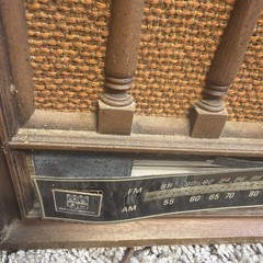 RARE Vintage Solid State AM/FM/AFC Magnavox Radio Model 1FM073 Green *PARTS*