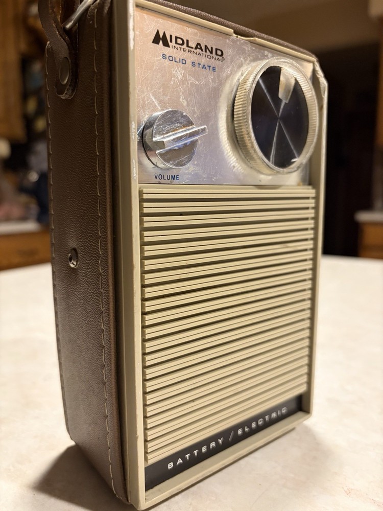 Vintage Midland International Portable AM Radio Model 10-318, Working